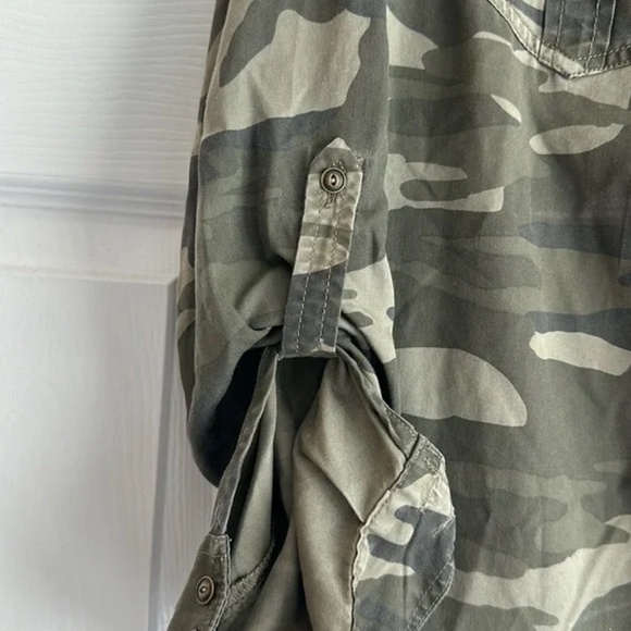 Express Camo Shirt Dress w/V Neck Size Small EUC - Picture 3 of 6